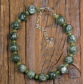 Rannekoru  klinokloori ja peridootti  18-23cm klipe1