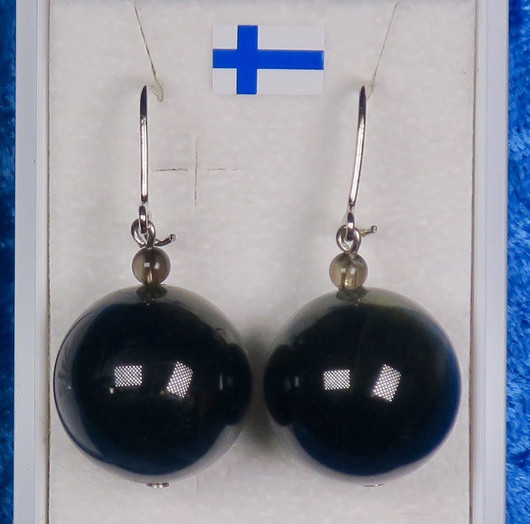 Korvakorut haukansilmä ja savukvartsi