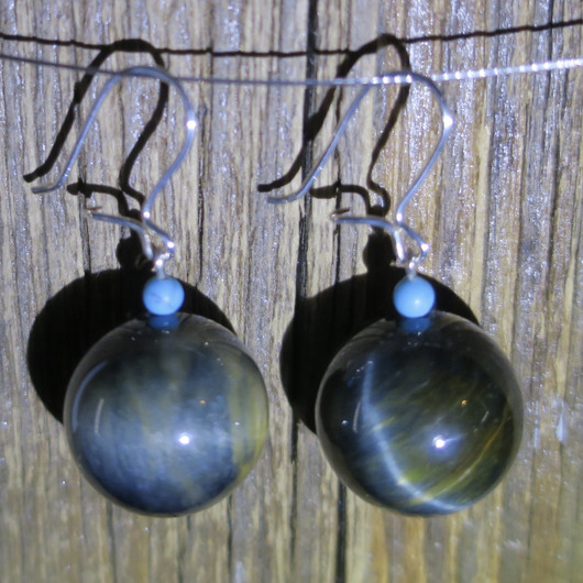 Korvakorut haukansilmä 16mm ja magnesiitti, kookkaat