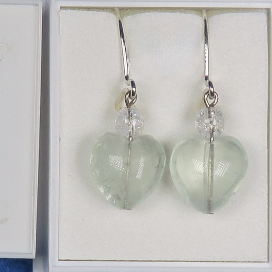 Korvakorut fluoriittisydän vaaleanvihreä, 4mm vuorikide jää-ice SYD7