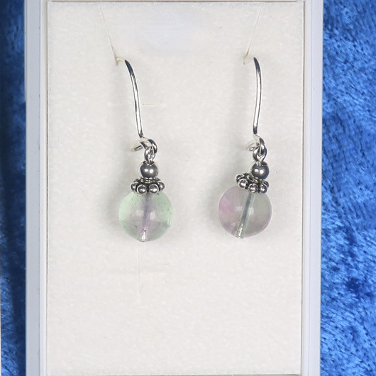 Korvakorut fluoriitti 8mm kaksivärinen ja hopeakukka 1A