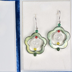 Korvakorut simpukkakukka 25mm, vuorikide jää-ice ja akaatit