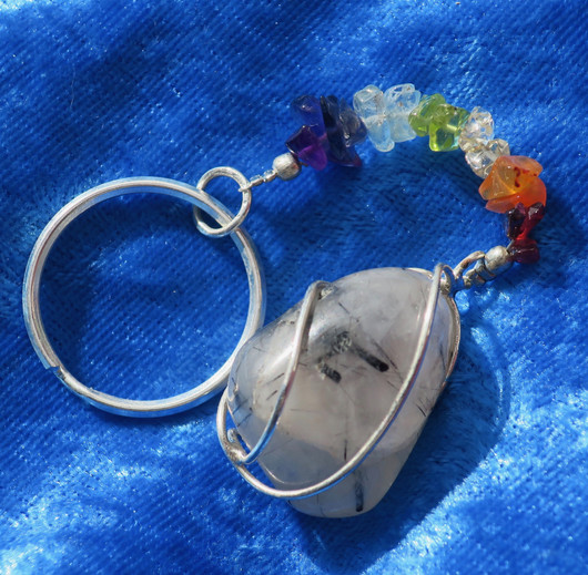 Avaimenperä chakrakivet ja rutiilikvartsi