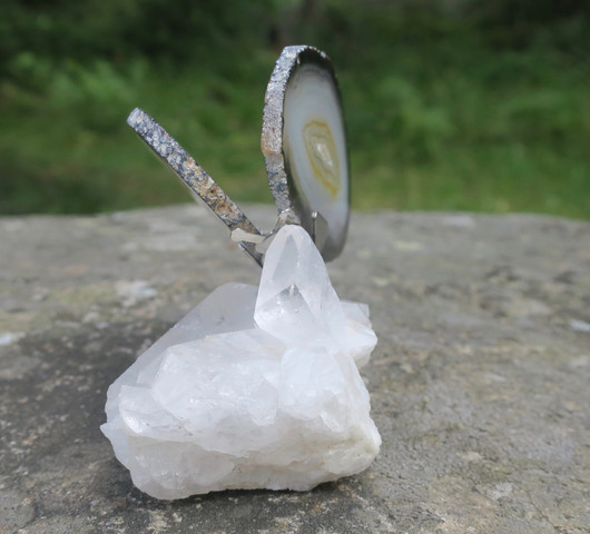 Akaattiperhonen vuorikidesykeröllä 