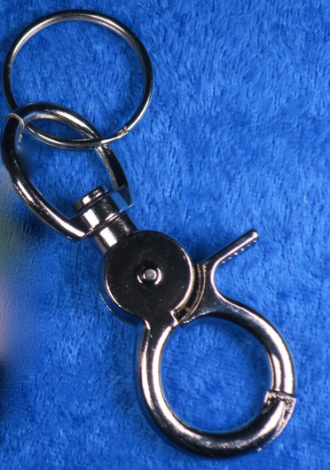 Avaimenperä karbiinilukko ISO, jossa avainrengas