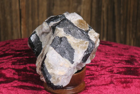 Musta turmaliini pegmatiitissa  9x6x4cm  285g 327xxr