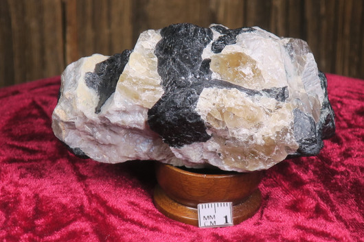 Musta turmaliini pegmatiitissa  9x6x4cm  285g 327xxr