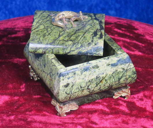 Jaloserpentiini kivirasia kannella nro2