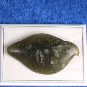 Rintakoru nefriitti riekko. Suomi