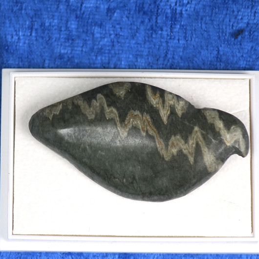 Rintakoru riekko, vihreä saharaitainen tuffiitti Suomi 