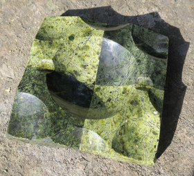 Kulho, tuikkualusta jaloserpentiini 289g kaksivärinen