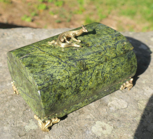 Rasia jaloserpentiini kivirasia kannella nro5