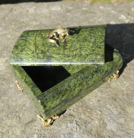 Rasia jaloserpentiini kivirasia kannella nro5