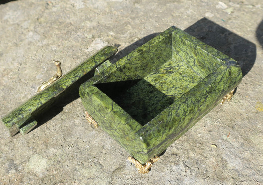 Rasia jaloserpentiini kivirasia kannella nro5