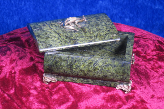 Rasia jaloserpentiini kivirasia kannella nro5