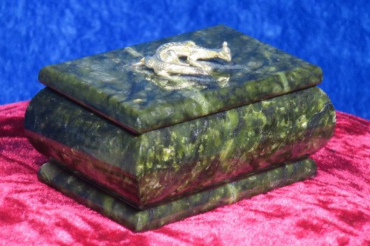 Rasia jaloserpentiini kivirasia kannella nro6