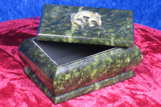 Rasia jaloserpentiini kivirasia kannella nro6