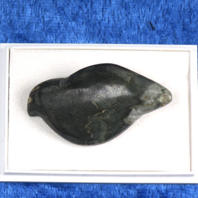 Rintakoru riekko, vihreä tuffiitti Suomi