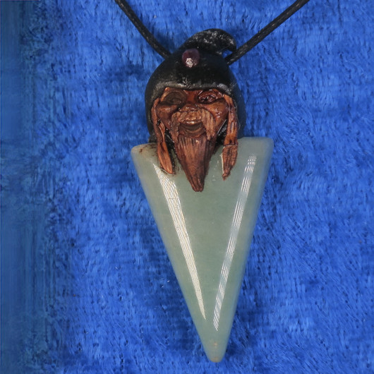 Riipus vihreä aventuriini piksihahmo, rubiini hatussa