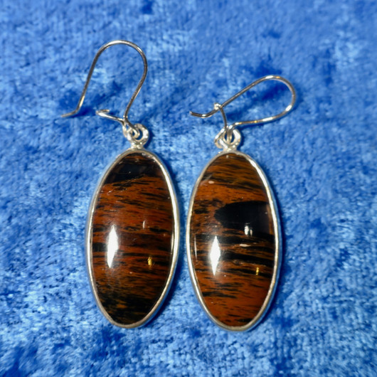 Hopeakorvakorut mahonkiobsidiaani 