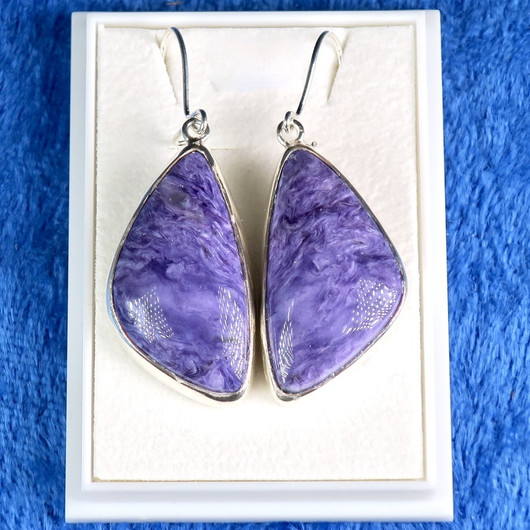 Hopeakorvakorut tsharoiitti kolmikulmaiset, kookkaat FXK