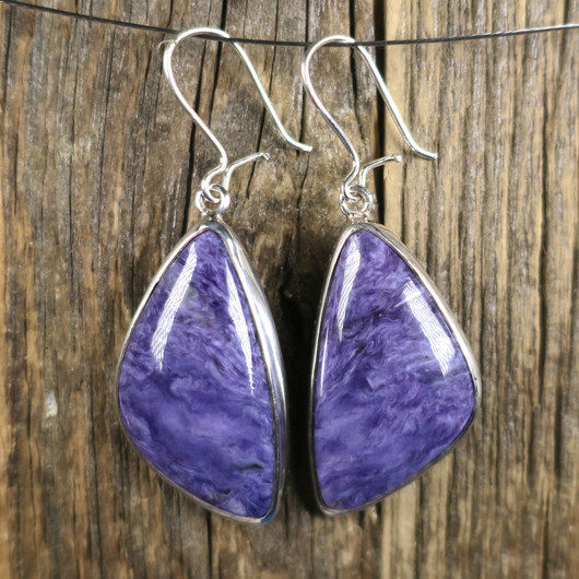 Hopeakorvakorut tsharoiitti kolmikulmaiset, kookkaat FXK