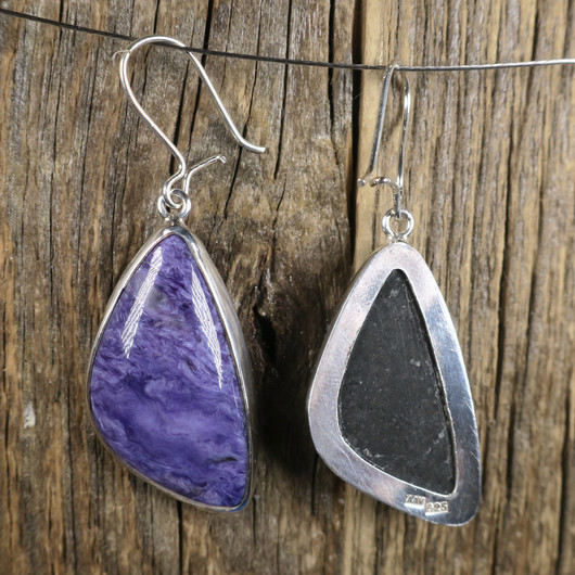 Hopeakorvakorut tsharoiitti kolmikulmaiset, kookkaat FXK