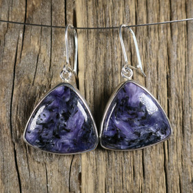 Hopeakorvakorut tsharoiitti kolmio nro9