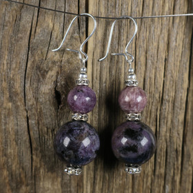 Korvakorut tsharoiitti 3x zirkonikoristein 64ko24