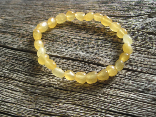 Rannekoru keltainen kalsiitti, rumpuhiottu