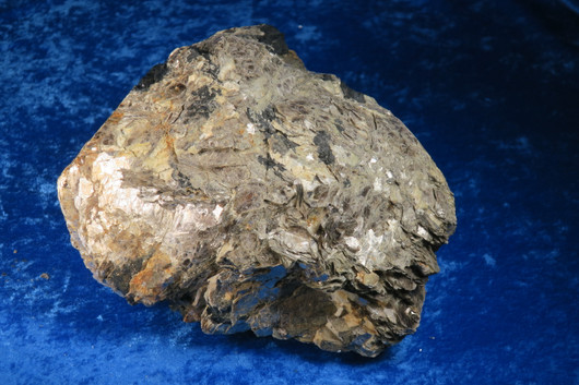 Musta iso turmaliini, muskoviitti 5,7kg, 20x19x12cm