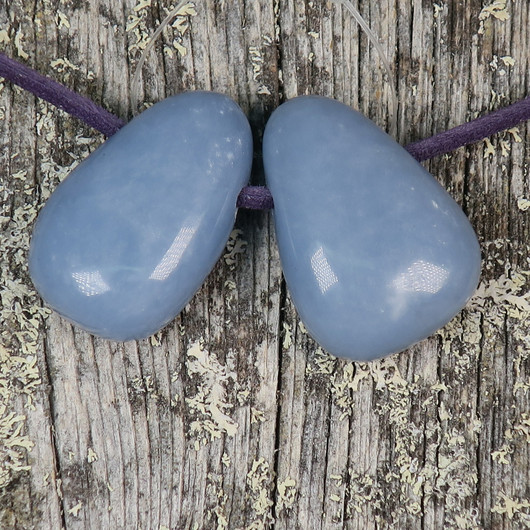 Riipus angeliitti porattu enkelikivi