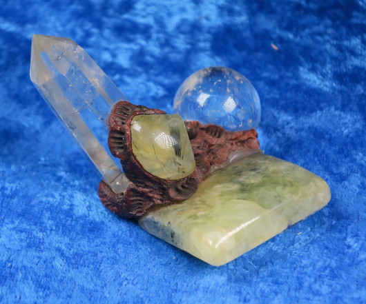 Suitsuketeline vuorikidepallo, vuorikidekärki, prehniitti 89s44