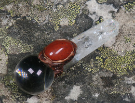 Chakrahoitosauva vuorikidepallo, vuorikidekärki, punainen jaspis