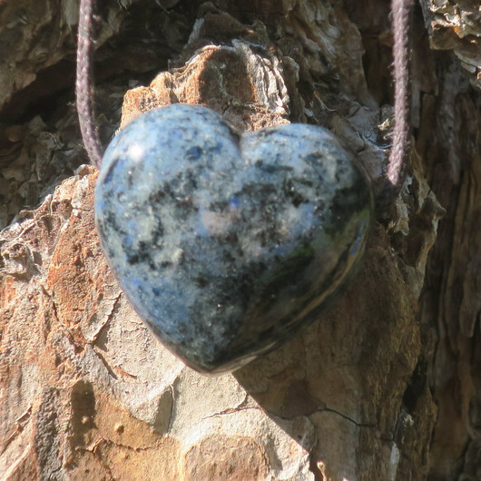 Riipus dumortieriitti 3x3cm sydän porattu