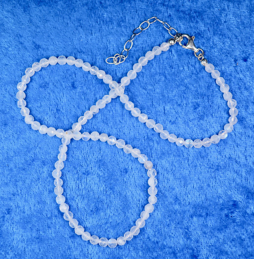 Helmet kuukivi viistehiotut 41-46cm, lukko 925-hopea, sirot