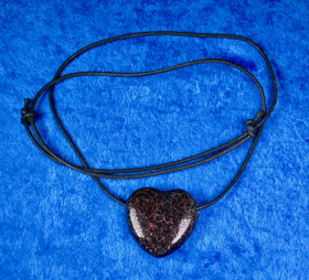 Kaulakoru almandiini granaattisydän 3x3cm, porattu