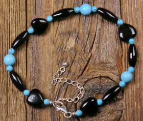 Rannekoru onyksi sydän  ja turkoosivärjätty magnesiitti 17-22cm onyx1