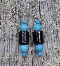 Korvakorut onyksi ja turkoosivärjätty magnesiitti, pitkät. nro onyx2