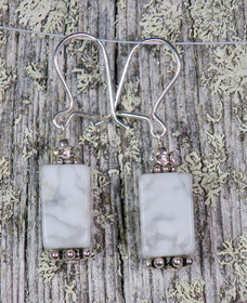 Korvakorut magnesiitti, valkoinen kulmikas zirkonikoristein AGNES2