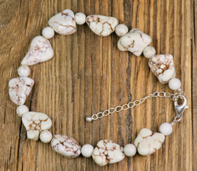 Rannekoru magnesiitti luonnonvaalea 20-25cm, hopealukko. NUG1