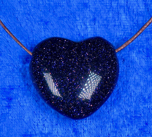 Kaulakoru tähtikivisydän, kimalteleva, tummansininen 3x3cm porattu