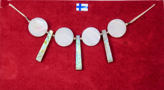 Kaulakoru helmiäinen ja pauasimpukka, 925-hopea. Mermaid4