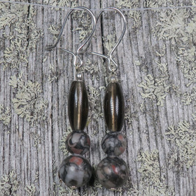 Korvakorut fossiilijaspis ja savukvartsi fos82