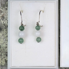 Korvakorut valkoinen lumikvartsi ja vihreät aventuriinit 464