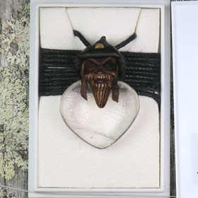 Riipus vuorikide hahmo sitriini hatussa, liukusolmunauhassa. nro4