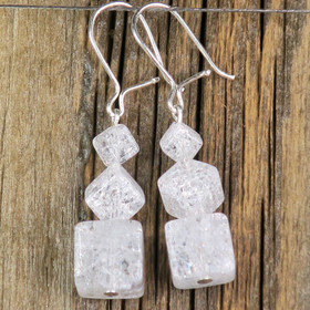 Korvakorut vuorikide kulmikas lumiukko, särötetty jää-ice