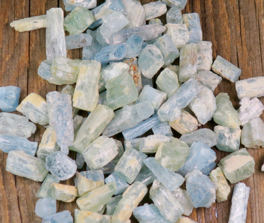 Akvamariini vaaleansininen berylli kide. Valitse koko 0-1,3g