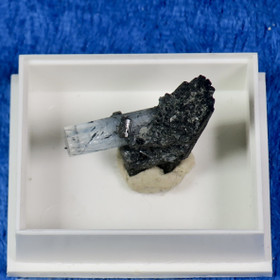 Akvamariini ja musta turmaliini kidesykerö 3g ak125