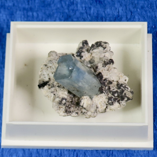 Akvamariini ja musta turmaliini kidesykerö 5g ak116